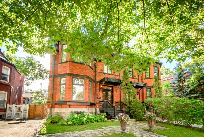 380 Roslyn